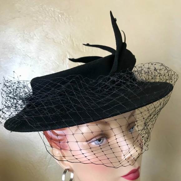 DRAMATIC 1940s BLACK FELT WIDE BRIM HAT WITH 2 FELT \